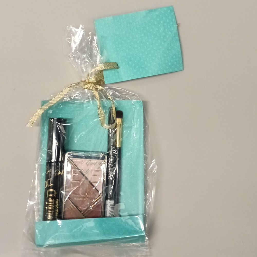 L.A. Girl Best of Eyes Eye Lux gift mascara eyeliner pencil, eyeshadow